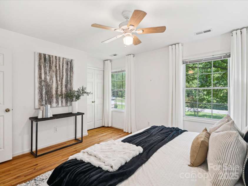 5828 Wilora Lake Road, Charlotte, NC 28212.  MLS# CAR4272574, YatesRealty ID 21579. 