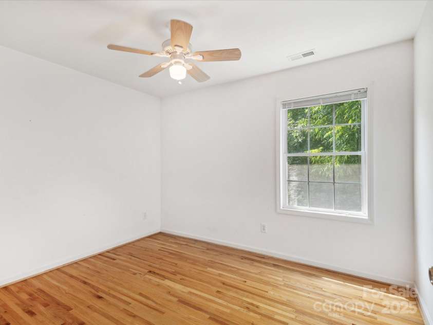 5828 Wilora Lake Road, Charlotte, NC 28212.  MLS# CAR4272574, YatesRealty ID 21579. 