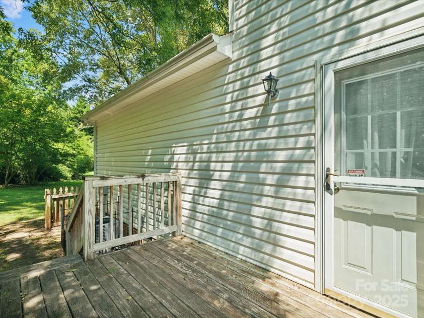 5828 Wilora Lake Road, Charlotte, NC 28212.  MLS# CAR4272574, YatesRealty ID 21579. 