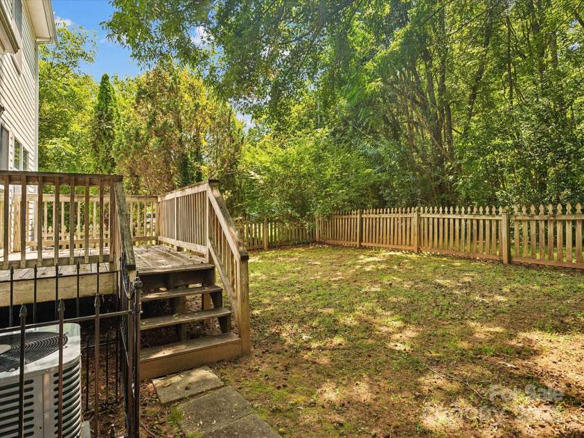 5828 Wilora Lake Road, Charlotte, NC 28212.  MLS# CAR4272574, YatesRealty ID 21579. 