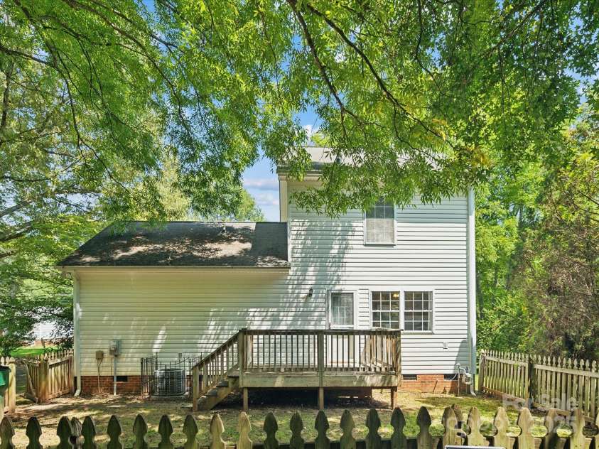 5828 Wilora Lake Road, Charlotte, NC 28212.  MLS# CAR4272574, YatesRealty ID 21579. 
