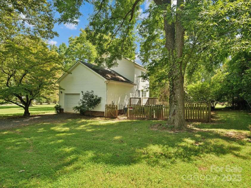 5828 Wilora Lake Road, Charlotte, NC 28212.  MLS# CAR4272574, YatesRealty ID 21579. 