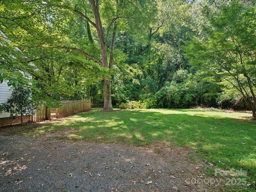 5828 Wilora Lake Road, Charlotte, NC 28212.  MLS# CAR4272574, YatesRealty ID 21579. 