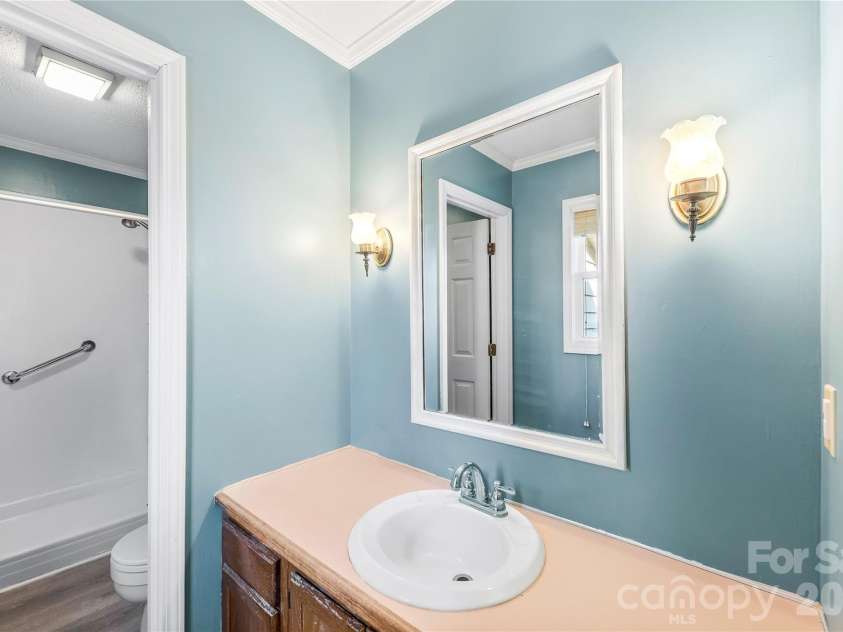 213 Woodrun Drive, Mount Gilead, NC 27306.  MLS# CAR4334949, YatesRealty ID 2158. Well-appointed primary bathroom provides a comfortable retreat to refresh and unwind after lake days.