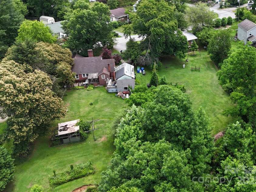 21 Maple Avenue, Candler, NC 28715.  MLS# CAR4273168, YatesRealty ID 21580. 