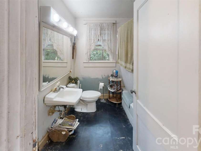 21 Maple Avenue, Candler, NC 28715.  MLS# CAR4273168, YatesRealty ID 21580. Bathroom