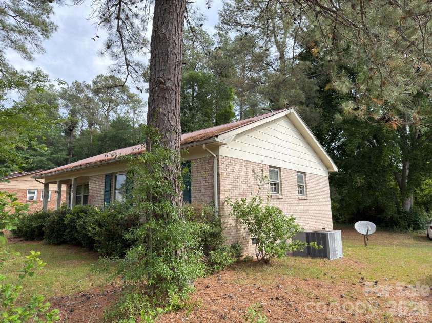 115 White Oak Street, Morven, NC 28119.  MLS# CAR4378953, YatesRealty ID 21582. 