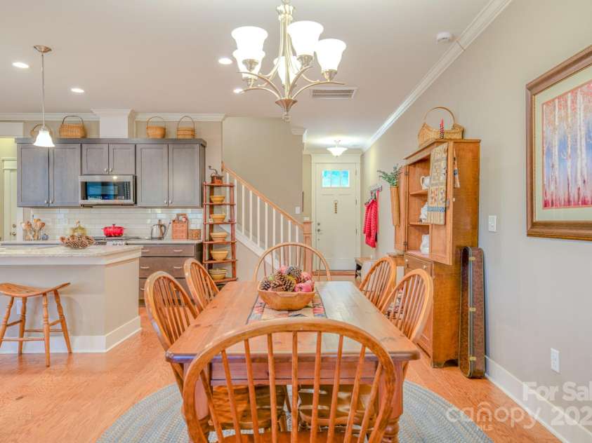 560 Sweet Birch Park Lane, Black Mountain, NC 28711.  MLS# CAR4306848, YatesRealty ID 21583. 