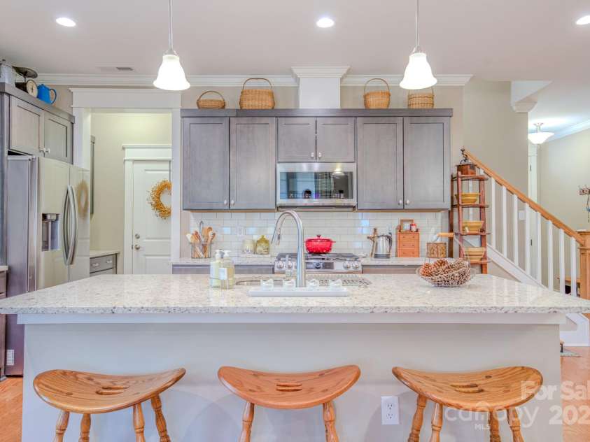 560 Sweet Birch Park Lane, Black Mountain, NC 28711.  MLS# CAR4306848, YatesRealty ID 21583. 