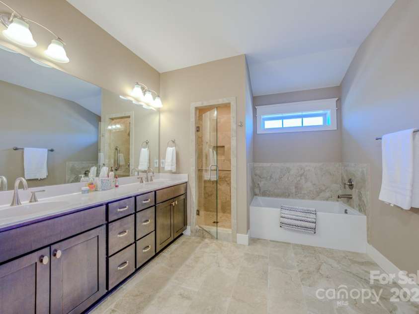 560 Sweet Birch Park Lane, Black Mountain, NC 28711.  MLS# CAR4306848, YatesRealty ID 21583. 