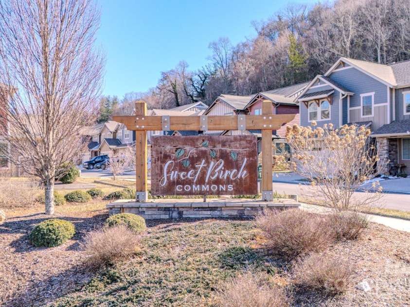 560 Sweet Birch Park Lane, Black Mountain, NC 28711.  MLS# CAR4306848, YatesRealty ID 21583. 