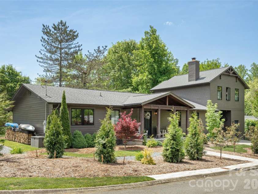 17 Grove Street, Brevard, NC 28712.  MLS# CAR4377940, YatesRealty ID 21584. 