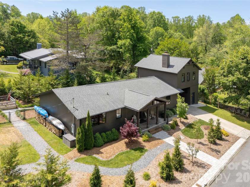 17 Grove Street, Brevard, NC 28712.  MLS# CAR4377940, YatesRealty ID 21584. 