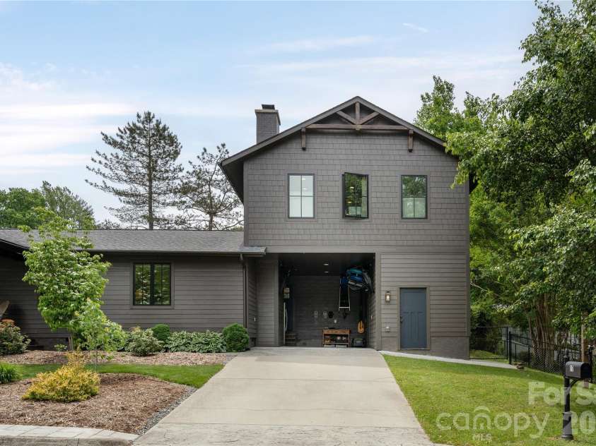 17 Grove Street, Brevard, NC 28712.  MLS# CAR4377940, YatesRealty ID 21584. 