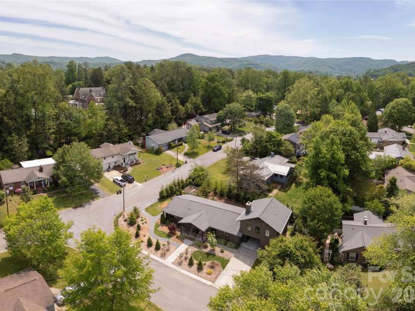 17 Grove Street, Brevard, NC 28712.  MLS# CAR4377940, YatesRealty ID 21584. 