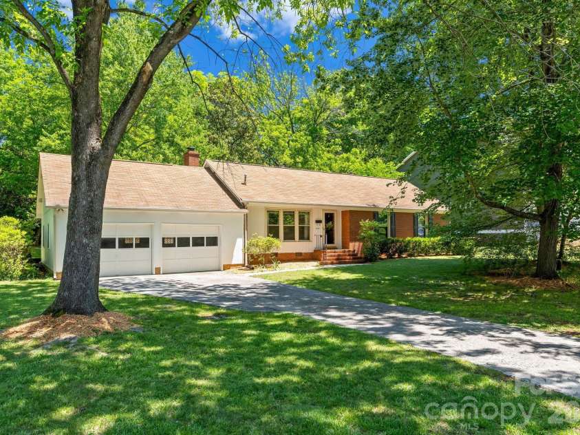 3137 Frederick Place, Charlotte, NC 28210.  MLS# CAR4381193, YatesRealty ID 21585. 