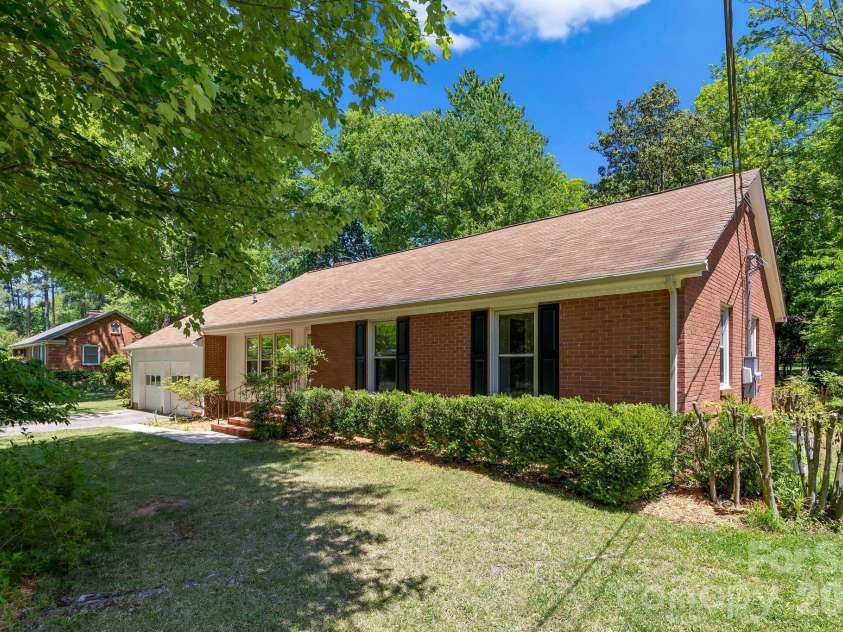 3137 Frederick Place, Charlotte, NC 28210.  MLS# CAR4381193, YatesRealty ID 21585. 