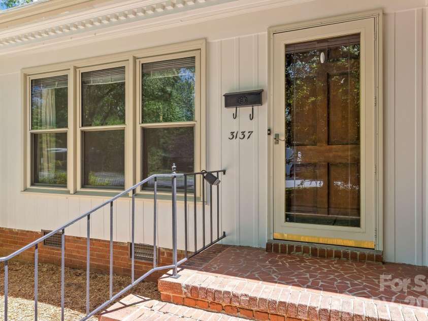 3137 Frederick Place, Charlotte, NC 28210.  MLS# CAR4381193, YatesRealty ID 21585. 