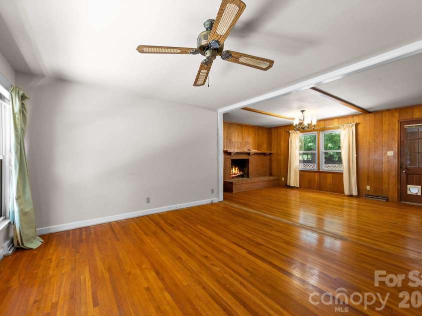 3137 Frederick Place, Charlotte, NC 28210.  MLS# CAR4381193, YatesRealty ID 21585. 