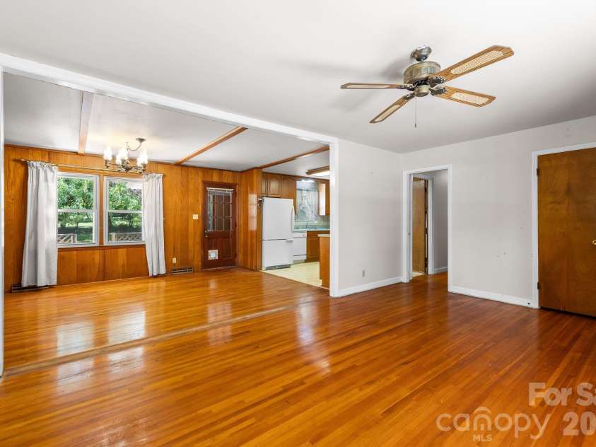 3137 Frederick Place, Charlotte, NC 28210.  MLS# CAR4381193, YatesRealty ID 21585. 