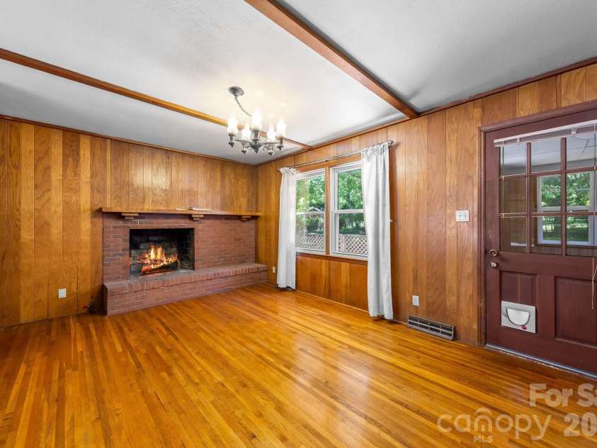 3137 Frederick Place, Charlotte, NC 28210.  MLS# CAR4381193, YatesRealty ID 21585. 