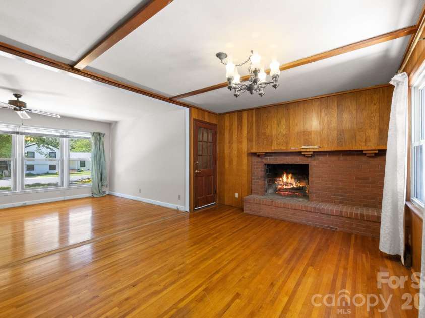 3137 Frederick Place, Charlotte, NC 28210.  MLS# CAR4381193, YatesRealty ID 21585. 