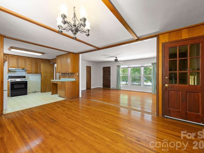 3137 Frederick Place, Charlotte, NC 28210.  MLS# CAR4381193, YatesRealty ID 21585. 