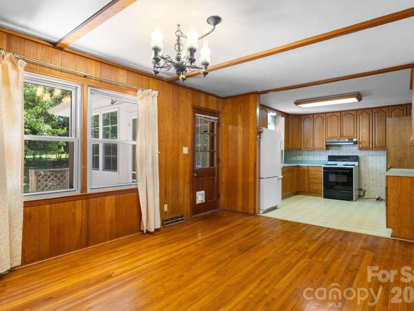 3137 Frederick Place, Charlotte, NC 28210.  MLS# CAR4381193, YatesRealty ID 21585. 
