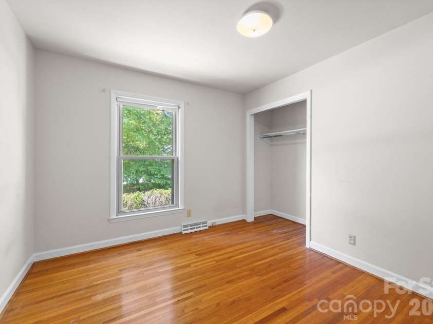 3137 Frederick Place, Charlotte, NC 28210.  MLS# CAR4381193, YatesRealty ID 21585. 