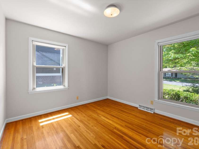 3137 Frederick Place, Charlotte, NC 28210.  MLS# CAR4381193, YatesRealty ID 21585. 