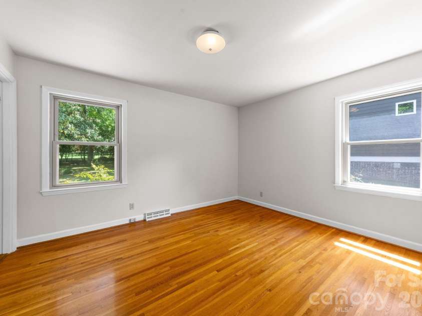 3137 Frederick Place, Charlotte, NC 28210.  MLS# CAR4381193, YatesRealty ID 21585. 