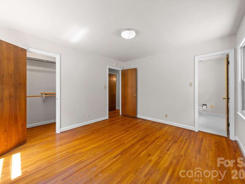 3137 Frederick Place, Charlotte, NC 28210.  MLS# CAR4381193, YatesRealty ID 21585. 