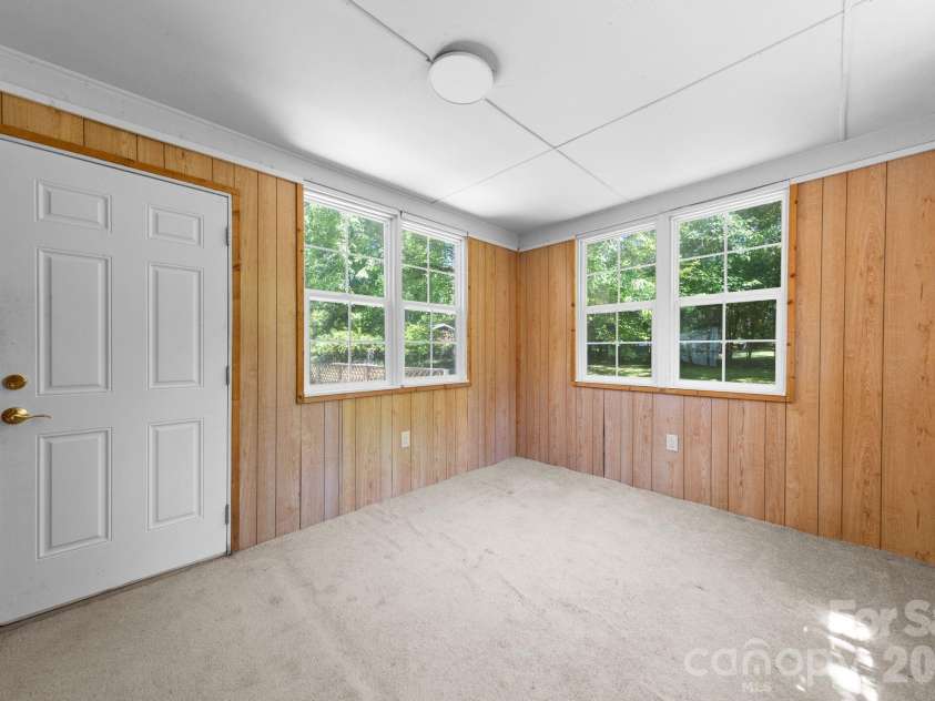 3137 Frederick Place, Charlotte, NC 28210.  MLS# CAR4381193, YatesRealty ID 21585. 