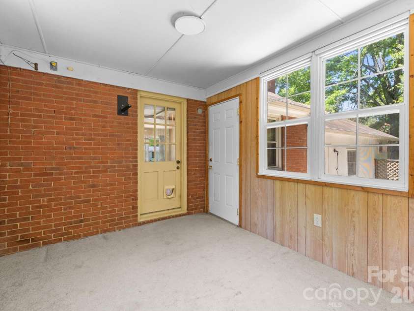 3137 Frederick Place, Charlotte, NC 28210.  MLS# CAR4381193, YatesRealty ID 21585. 