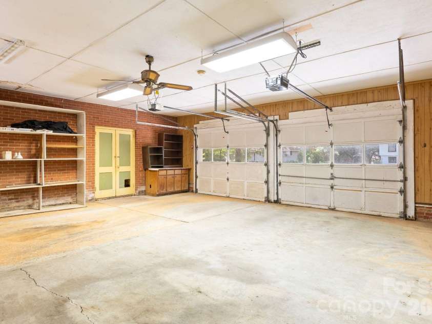 3137 Frederick Place, Charlotte, NC 28210.  MLS# CAR4381193, YatesRealty ID 21585. 