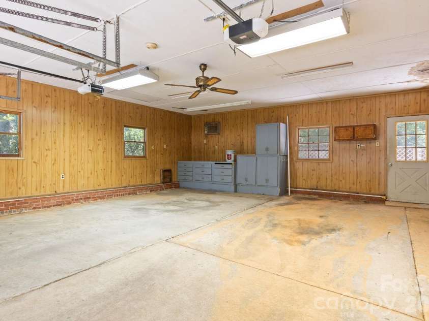 3137 Frederick Place, Charlotte, NC 28210.  MLS# CAR4381193, YatesRealty ID 21585. 