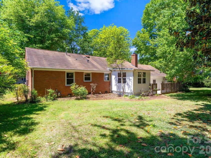 3137 Frederick Place, Charlotte, NC 28210.  MLS# CAR4381193, YatesRealty ID 21585. 