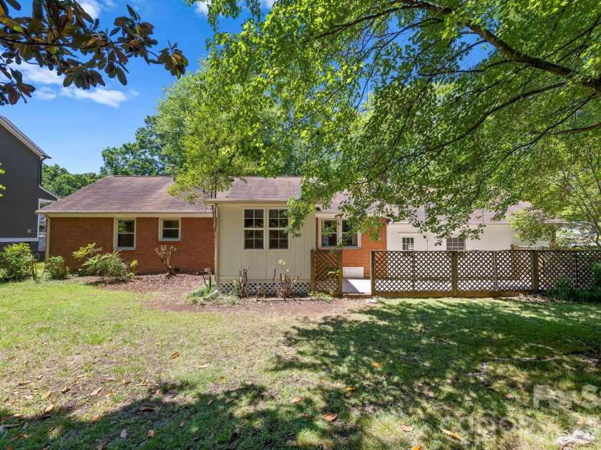 3137 Frederick Place, Charlotte, NC 28210.  MLS# CAR4381193, YatesRealty ID 21585. 