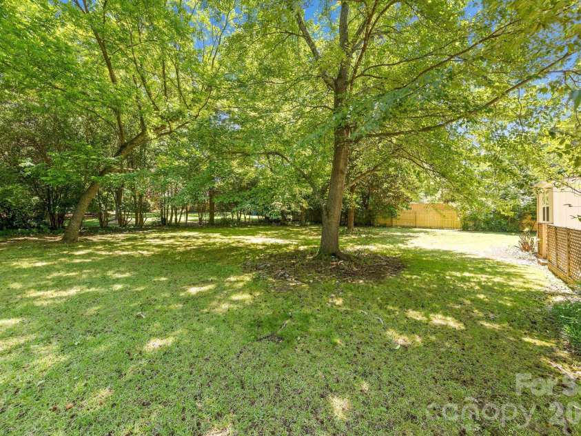 3137 Frederick Place, Charlotte, NC 28210.  MLS# CAR4381193, YatesRealty ID 21585. 