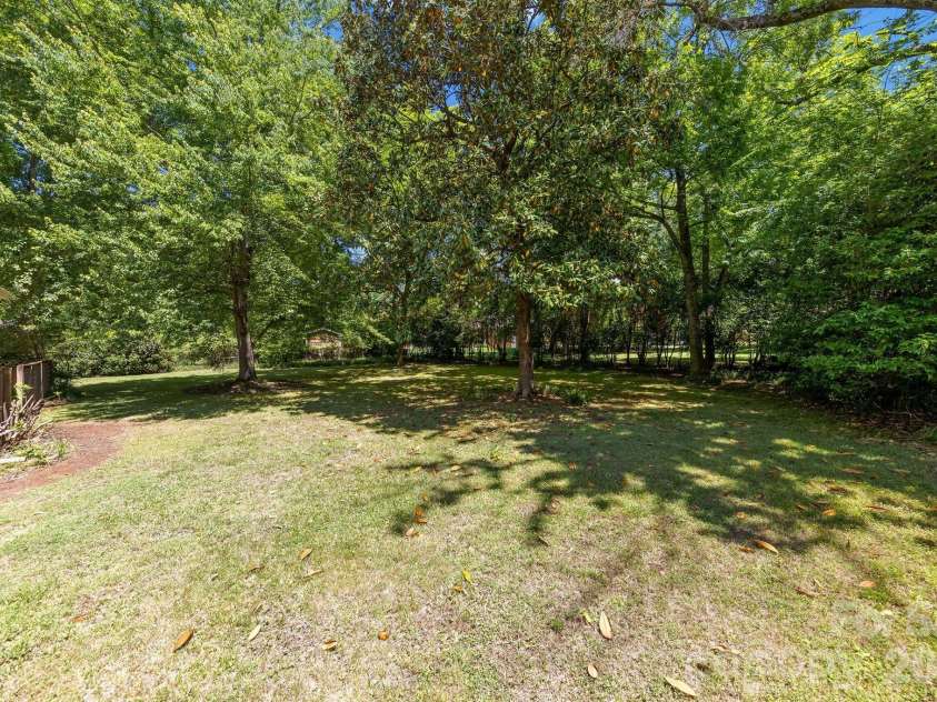 3137 Frederick Place, Charlotte, NC 28210.  MLS# CAR4381193, YatesRealty ID 21585. 