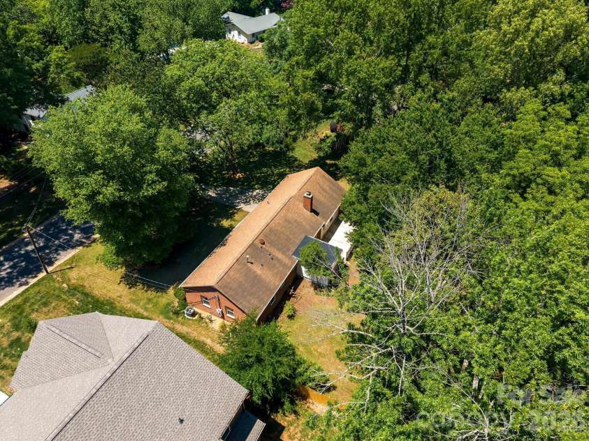 3137 Frederick Place, Charlotte, NC 28210.  MLS# CAR4381193, YatesRealty ID 21585. 