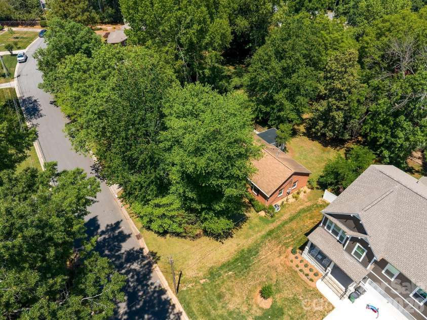 3137 Frederick Place, Charlotte, NC 28210.  MLS# CAR4381193, YatesRealty ID 21585. 