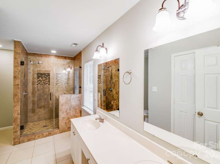 9000 Vagabond Road, Charlotte, NC 28227.  MLS# CAR4270459, YatesRealty ID 21585. 