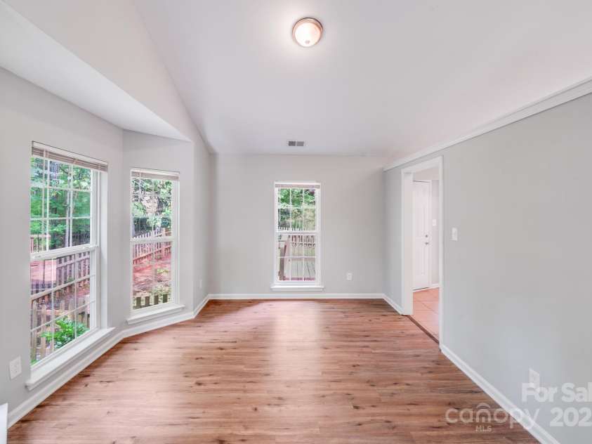 9000 Vagabond Road, Charlotte, NC 28227.  MLS# CAR4270459, YatesRealty ID 21585. 