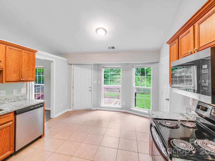 9000 Vagabond Road, Charlotte, NC 28227.  MLS# CAR4270459, YatesRealty ID 21585. 