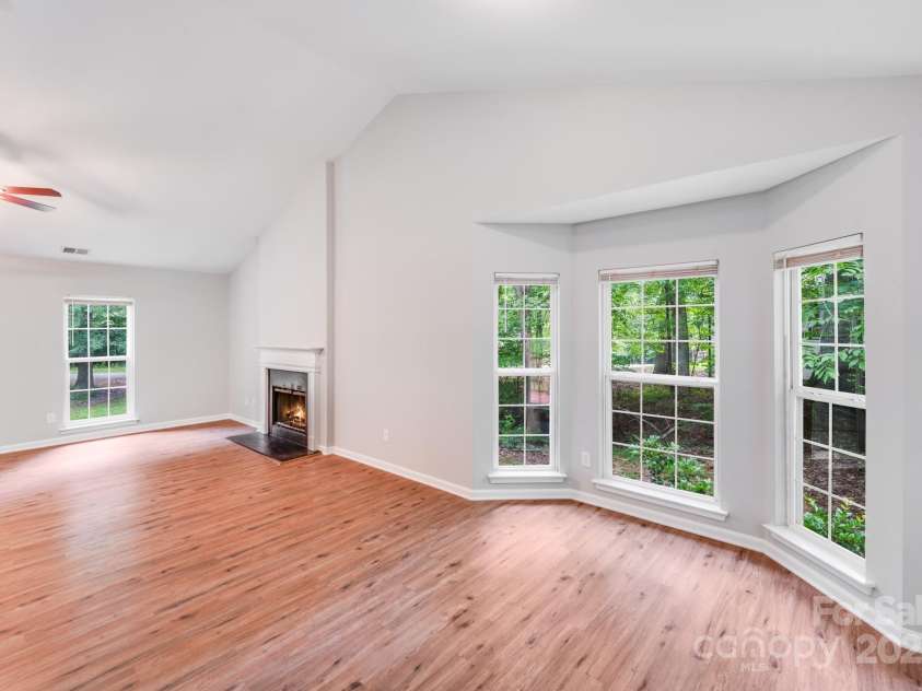 9000 Vagabond Road, Charlotte, NC 28227.  MLS# CAR4270459, YatesRealty ID 21585. 