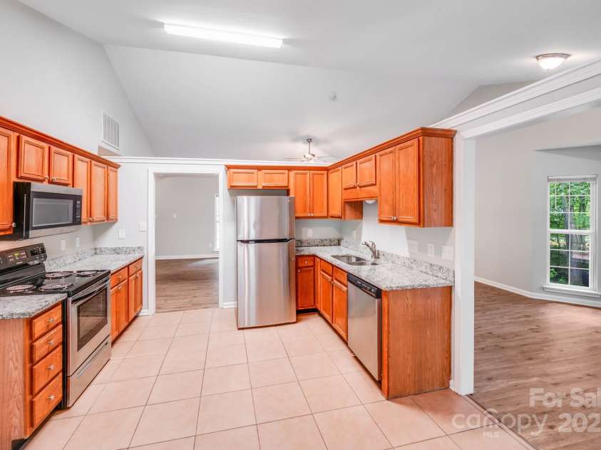 9000 Vagabond Road, Charlotte, NC 28227.  MLS# CAR4270459, YatesRealty ID 21585. 