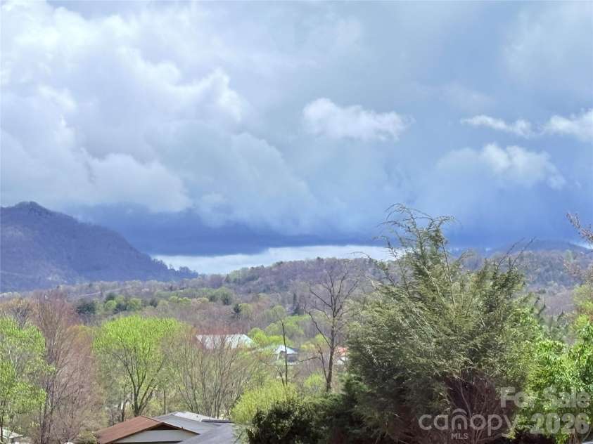 435 Appeldoorn Circle, Asheville, NC 28803.  MLS# CAR4381666, YatesRealty ID 21586. 