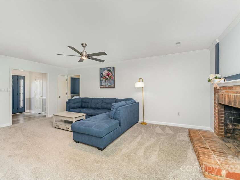 706 Hammermill Road, Charlotte, NC 28270.  MLS# CAR4267358, YatesRealty ID 21586. Main living area with updated carpet and paint.