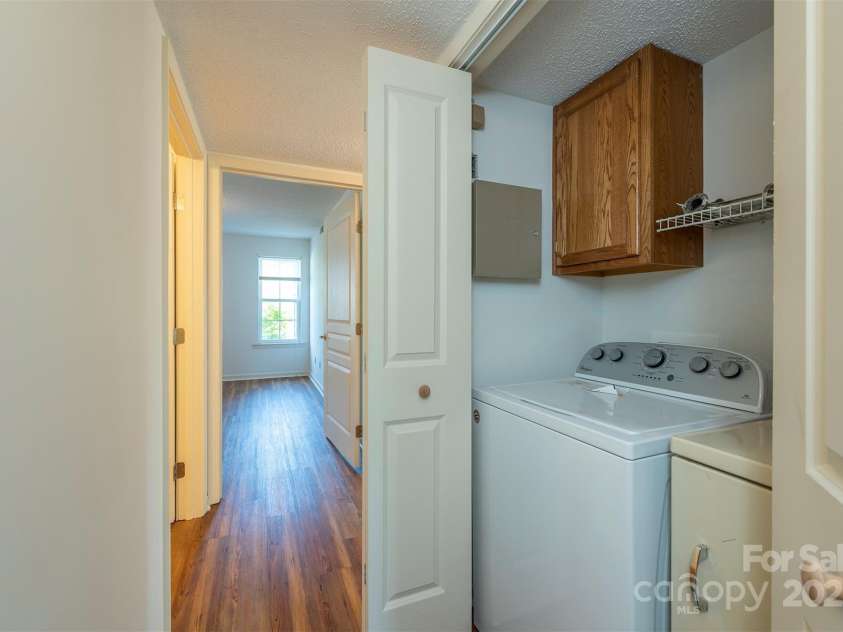3101 Idle Hour Drive, Asheville, NC 28806.  MLS# CAR4247576, YatesRealty ID 21589. The handy laundry